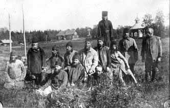 Сщмч. Иларион (Троицкий) седьмой слева, рядом - епископ Игнатий Садковский