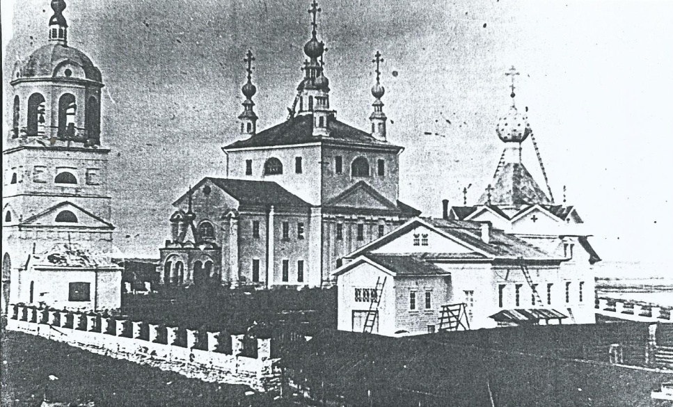 Свято-Троицкий собор и Благовещенская церковь (из архива Пинежского краеведческого музея)